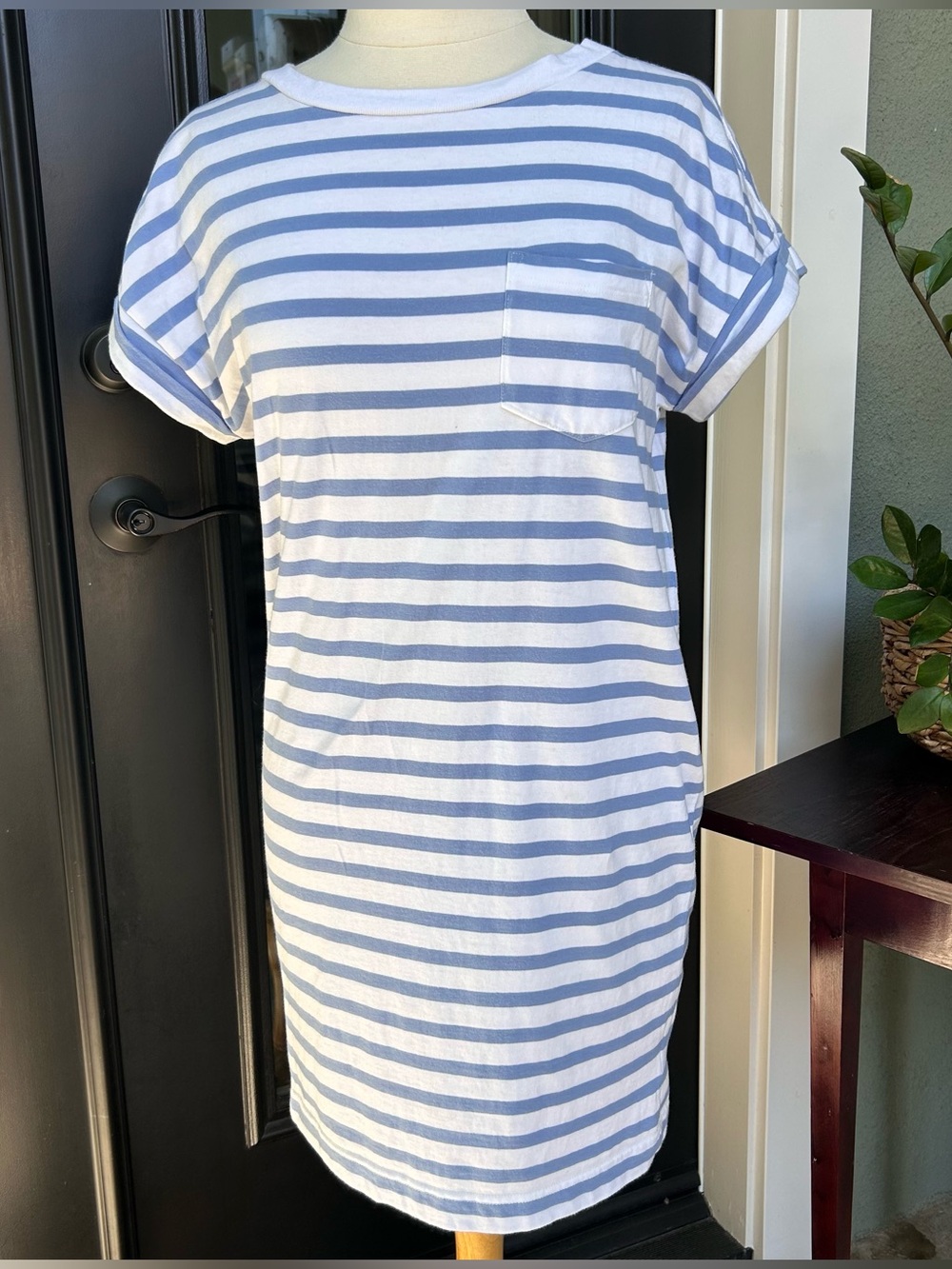 GAP Relaxed Short Sleeve T-Shirt Dress SZ XS in White and Baby Blue‎ Stripe